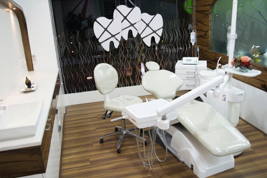 Treatment room with dental chair and tooth-shaped lights